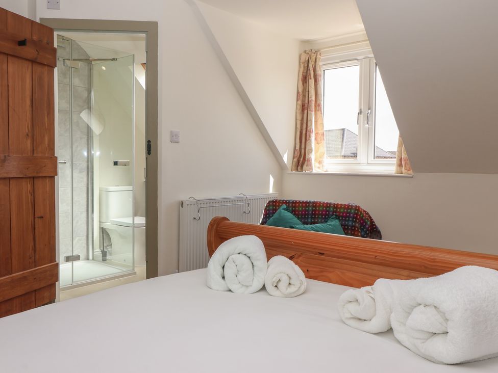 A bedroom with a bed and towels at Redwoods Leven Near Beverley