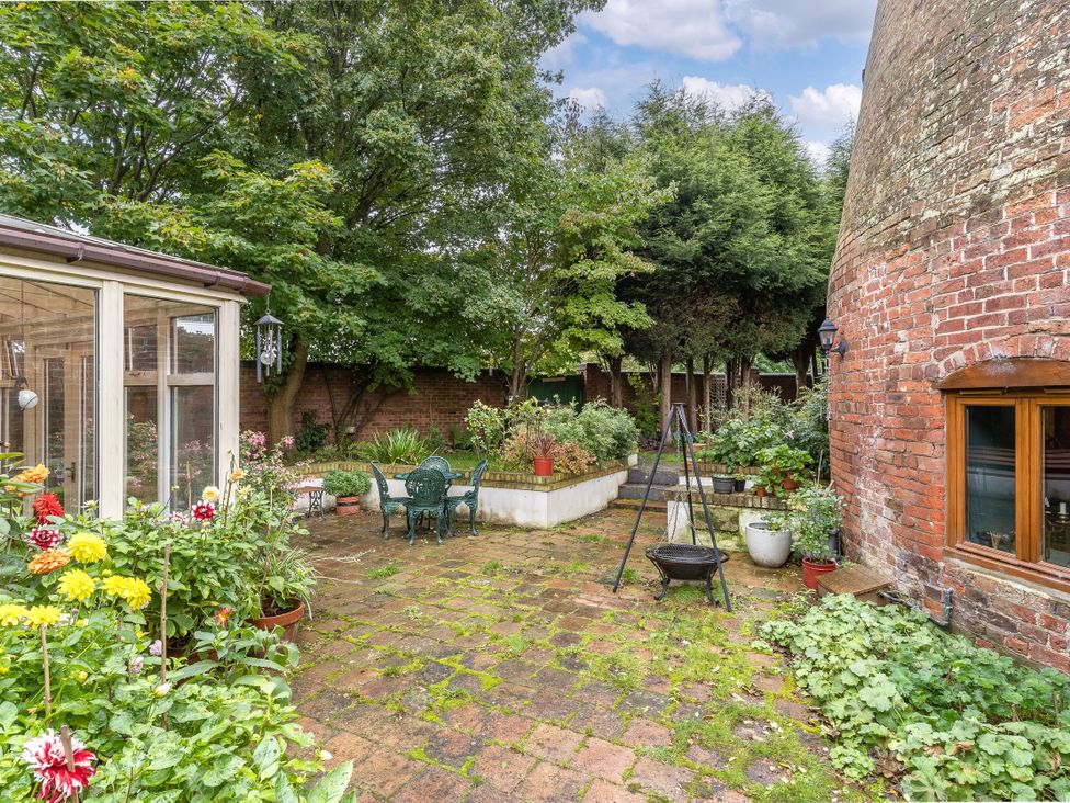 A garden with patio and outdoor furniture at Hadley Park Windmill