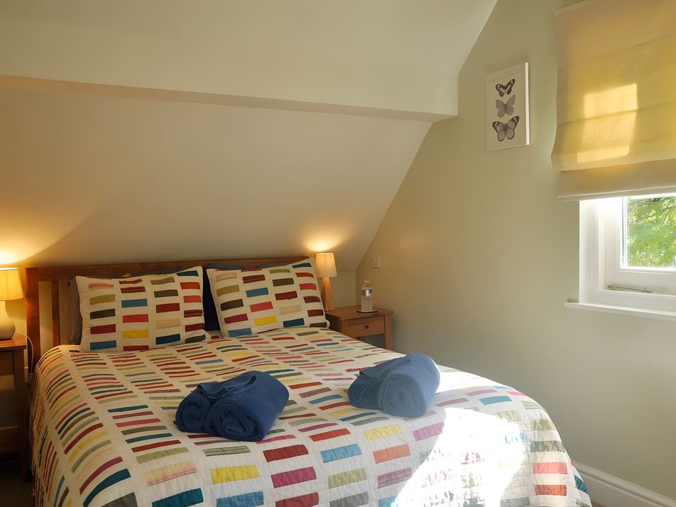 A bedroom with a bed and lamps at 45 School Road in Birmingham