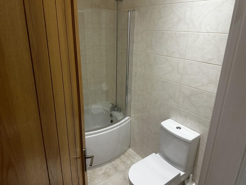 A bathroom with a bathtub and toilet at The Rocks in Newry