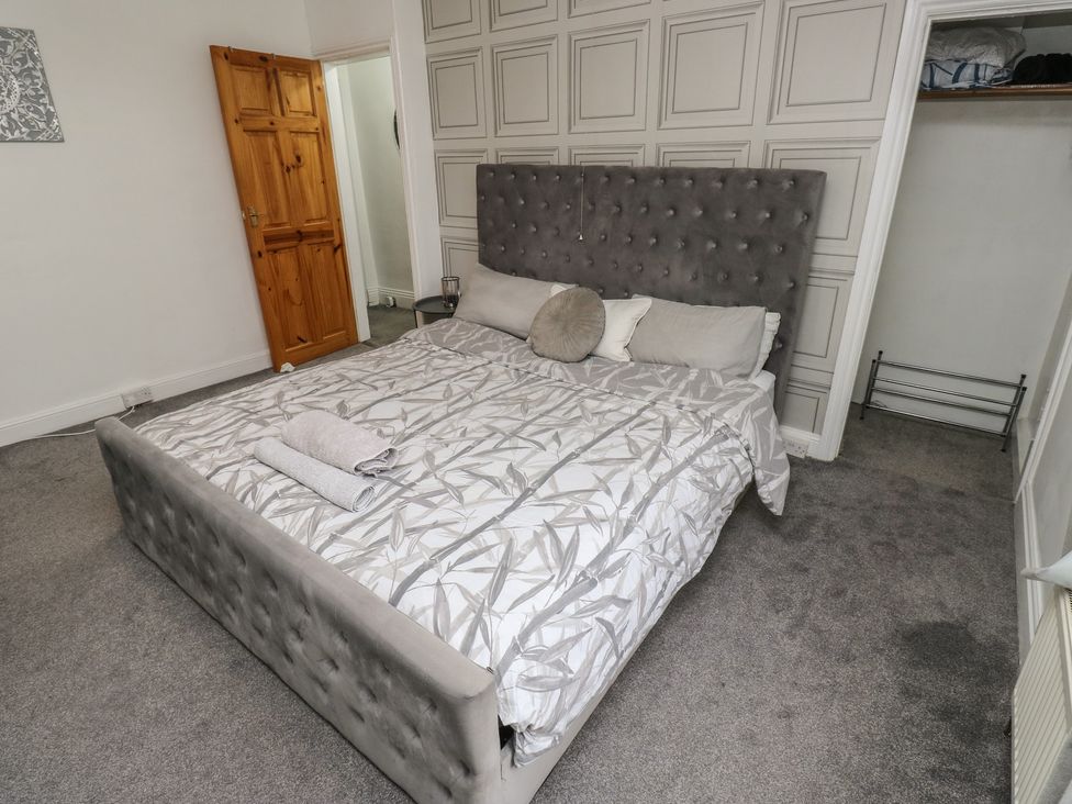 A bedroom with a bed and wardrobe at Chestnut Lodge in Bradford