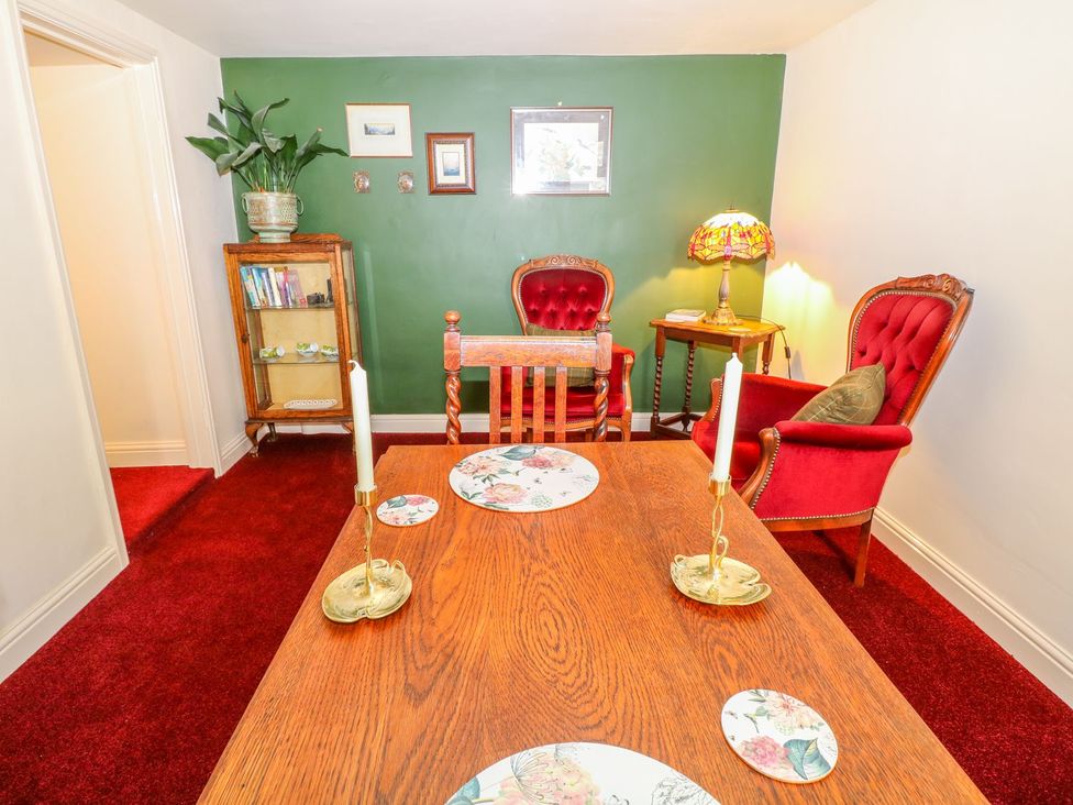 A dining room with a table and chairs at Little Bargate in Castleton, Peak District