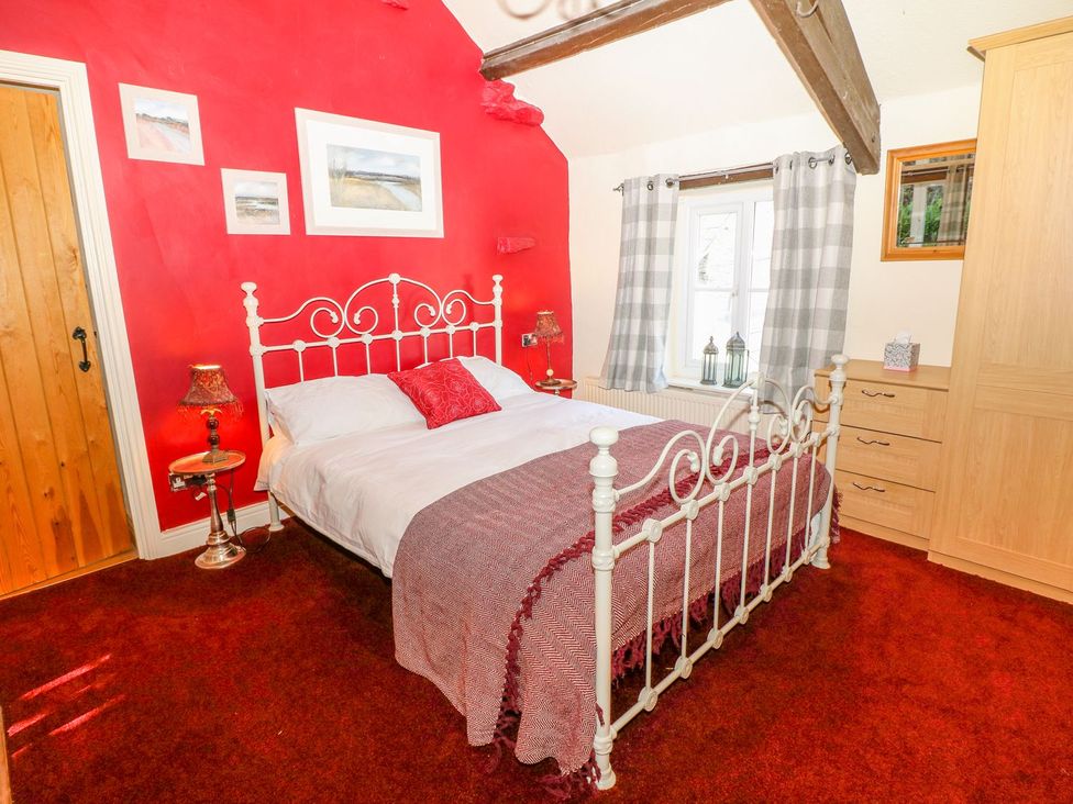 A bedroom with a bed and bedside lamps at Little Bargate, Castleton, Peak District