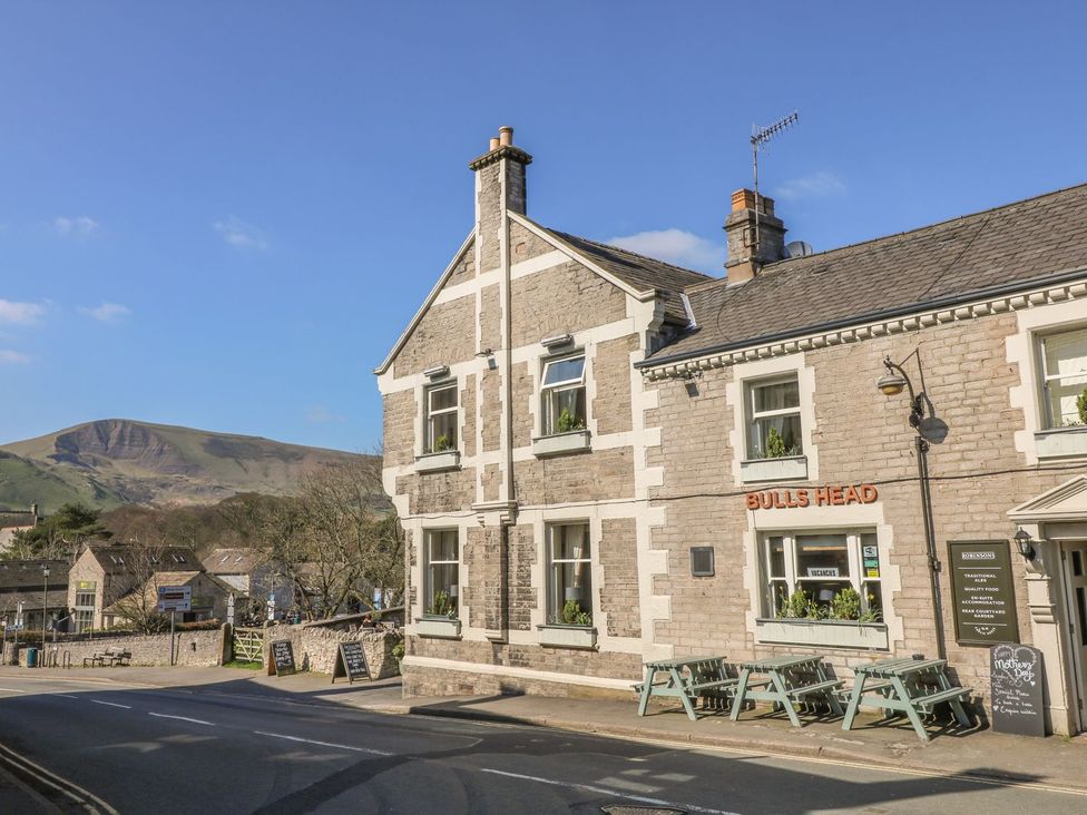 A building with a sign at The Bulls Head in Castleton, Peak District