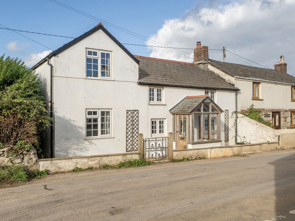 A house with a garden and windows at The Cottage in Helston