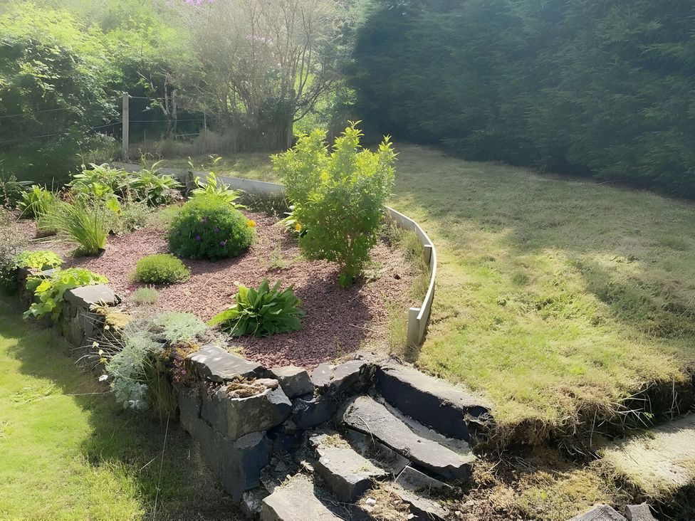 A garden with a flower bed and plants at 9 Creag An Iolaire near Portree