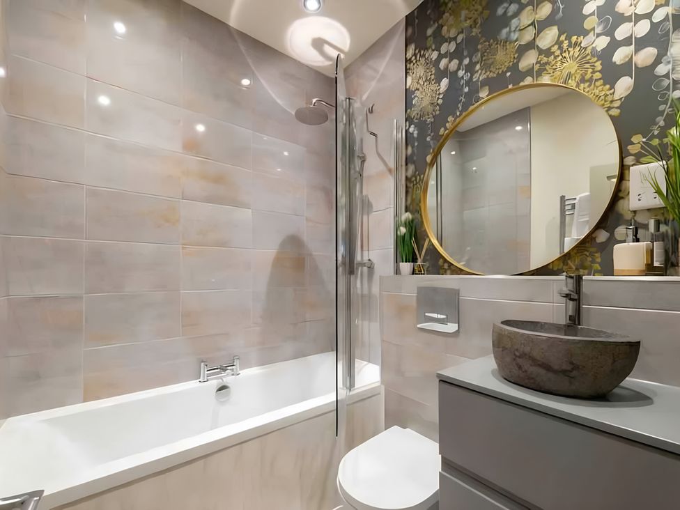A bathroom with a bathtub, toilet, and sink at 29 Chapel Street in Appleby-In-Westmorland