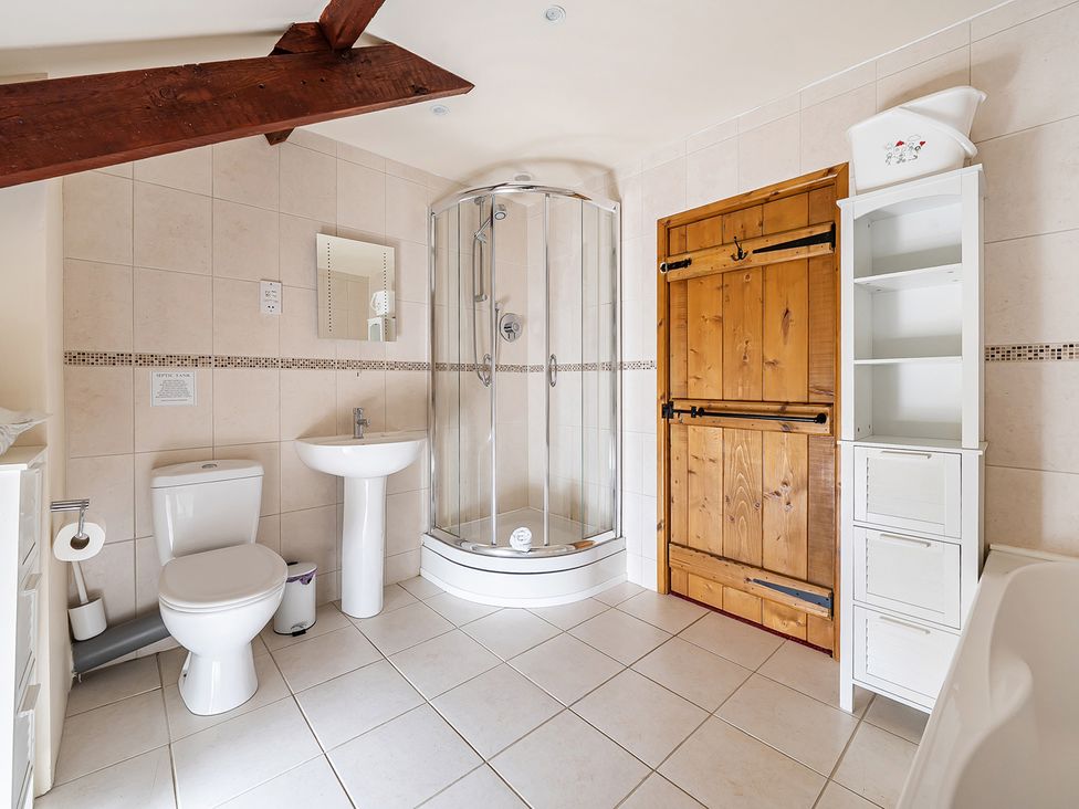A bathroom with a shower, sink, and toilet at Granary Barn in Winkleigh