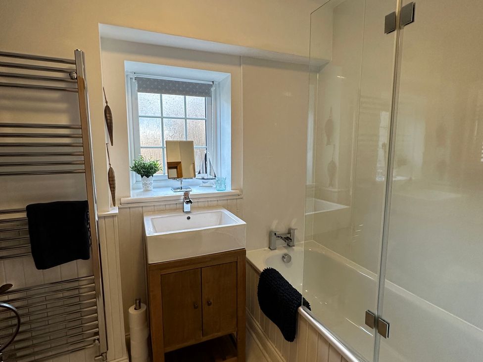 A bathroom with a sink and bathtub at Coastal Cottage in Anstruther