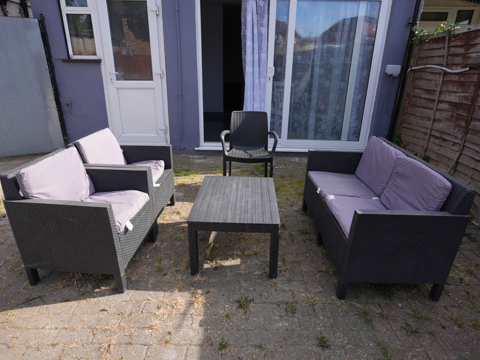 A garden with outdoor seating arrangement at Westwick Gardens Retreat in Hounslow