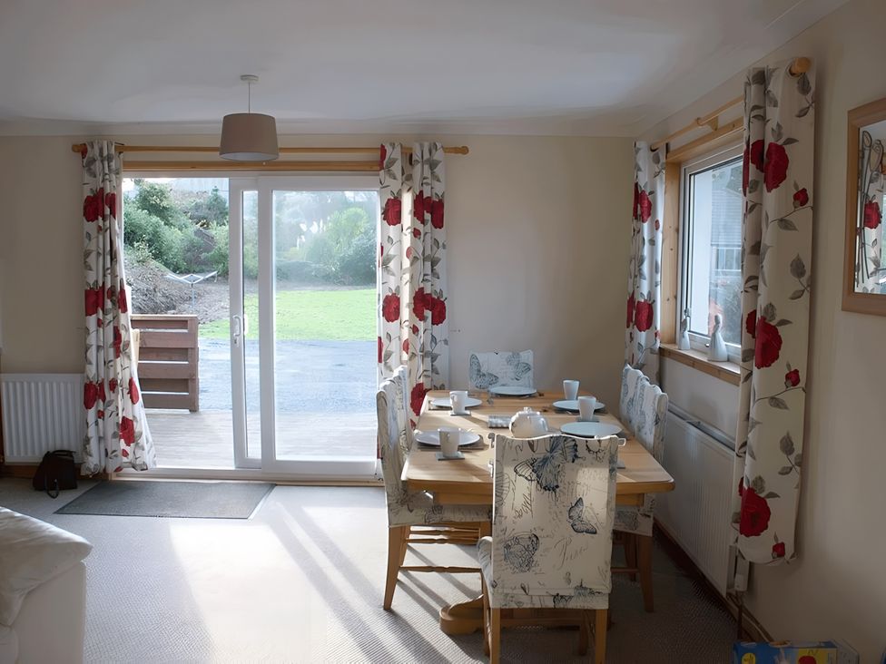 A dining room with a table and chairs at Culnacraig in Stranraer