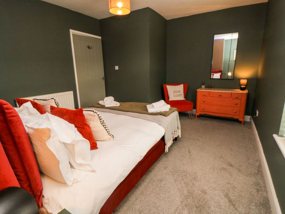 A bedroom with a bed and dresser at Isla’s Sea Forge in Skinningrove