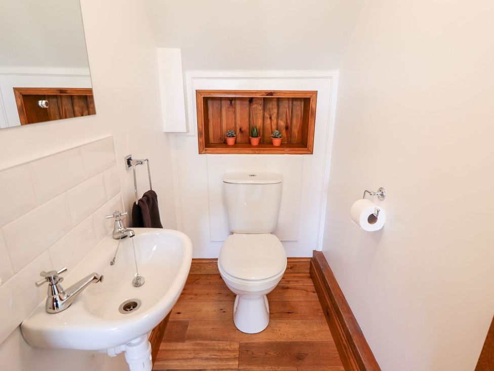 A bathroom with a sink and toilet at The Mill House in Louth