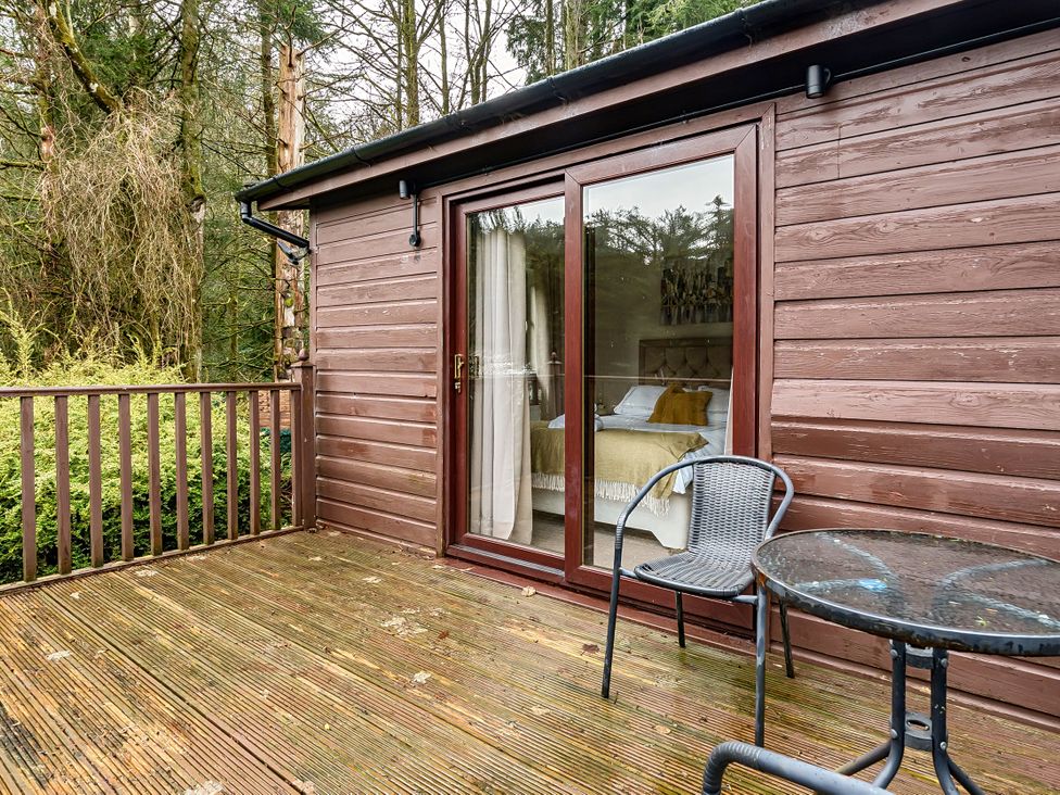An outdoor area with a chair and table at Cabin 1 Moffat Manor in Beaufort