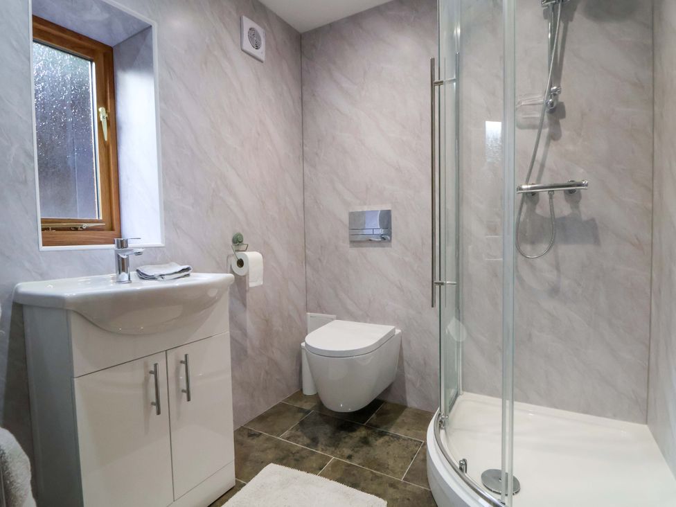 A bathroom with a sink, toilet, and shower at The Apple Store in Tarporley