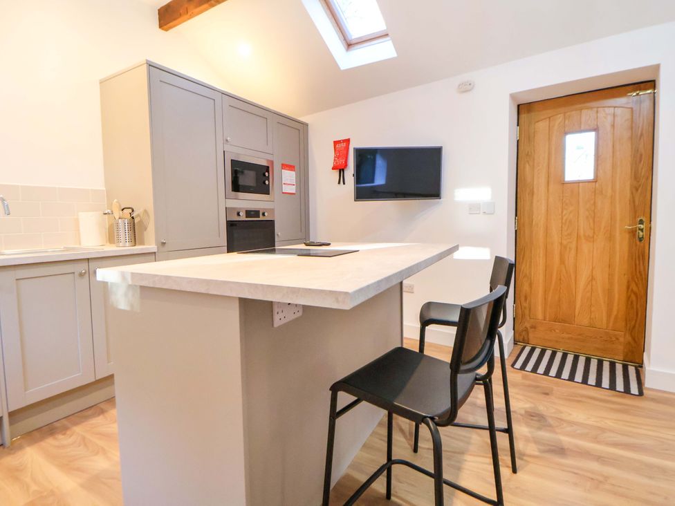 A kitchen with counters and appliances at The Apple Store in Tarporley