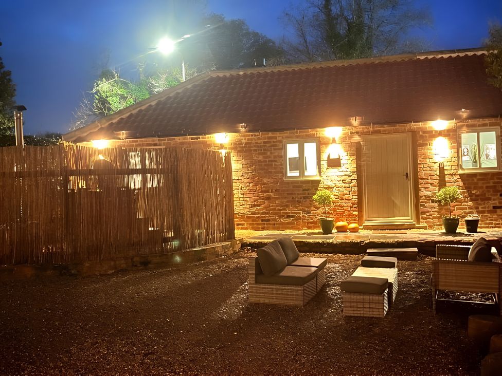 An outdoor area with seating and plants at Coach Lodge in Retford