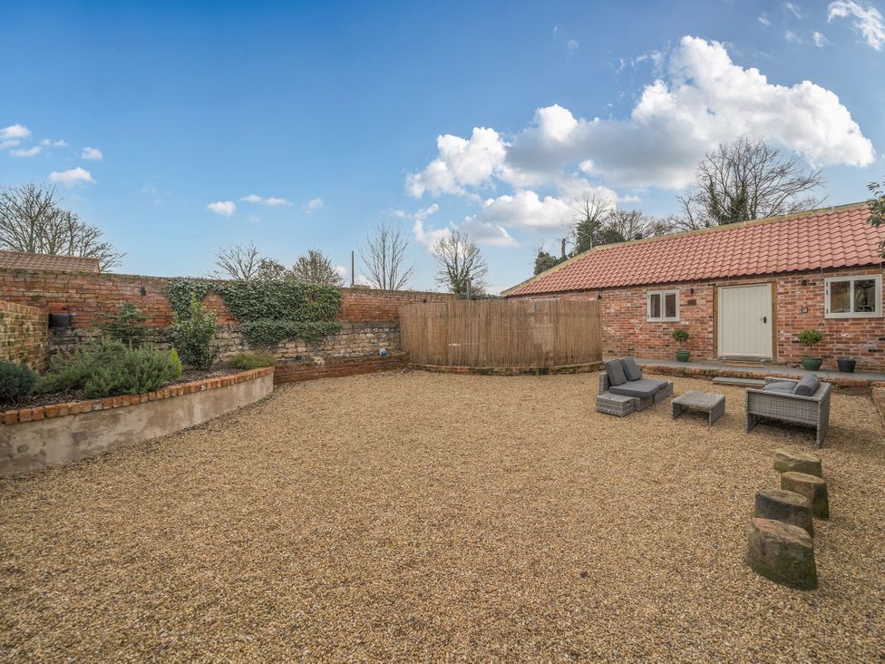 A garden with gravel surface and seating area at Coach Lodge in Retford