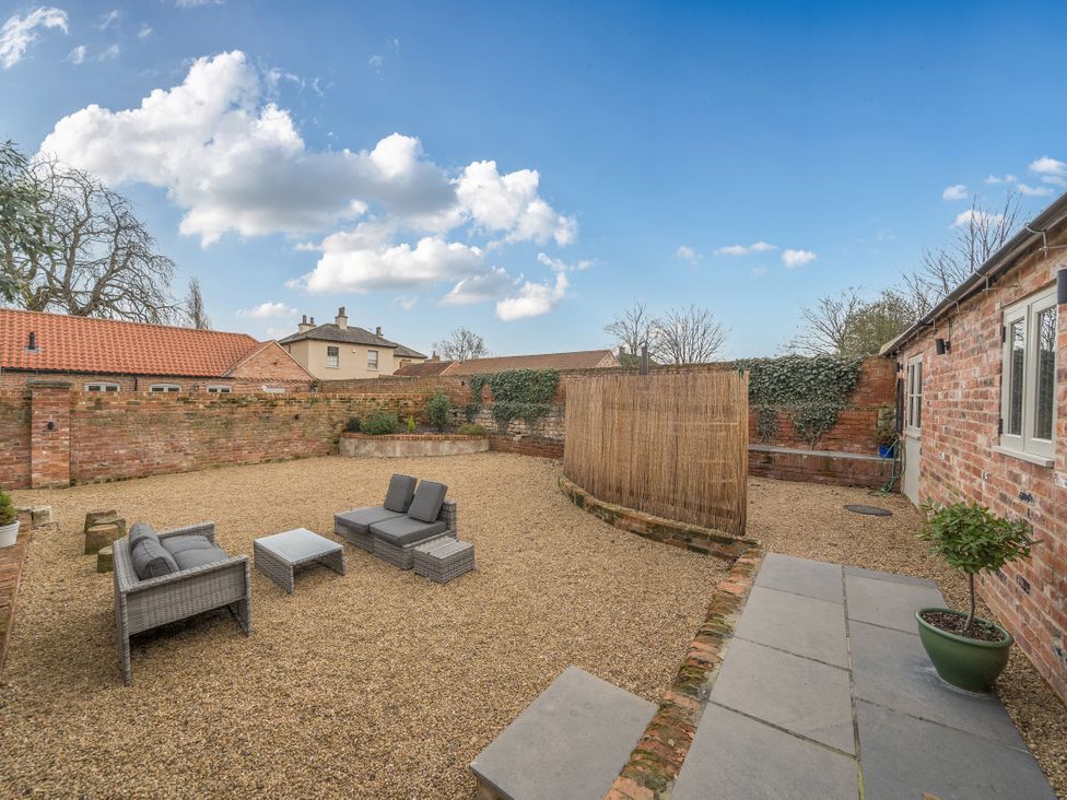 A garden with seating area at Coach Lodge in Retford