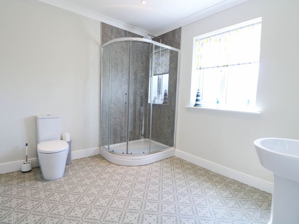 A bathroom with a shower, toilet, and sink at Cootiya Corner in Great Lyth