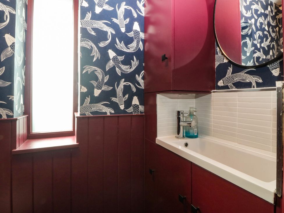 A bathroom with a sink and mirror at Seren Fach in Pwllheli