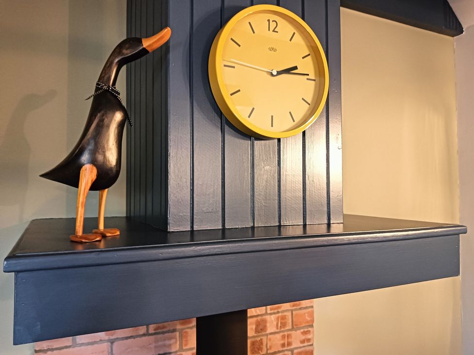 A clock and a decorative duck in the living room at Claymires Stirling