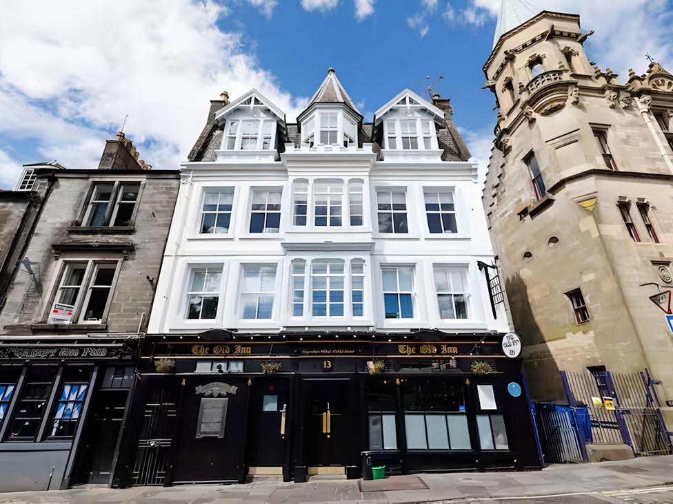 A building with a sign and windows at The Old Inn in Dunfermline