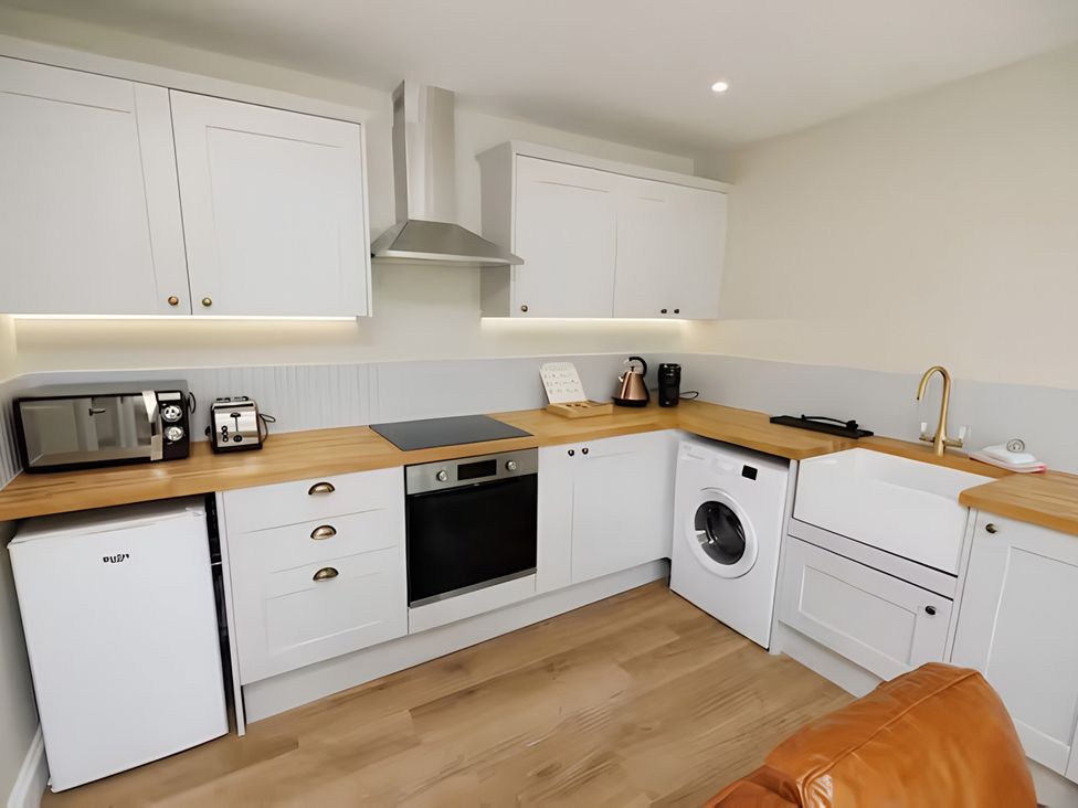 A kitchen with appliances and cabinetry at Robert the Bruce Apartment in Dunfermline