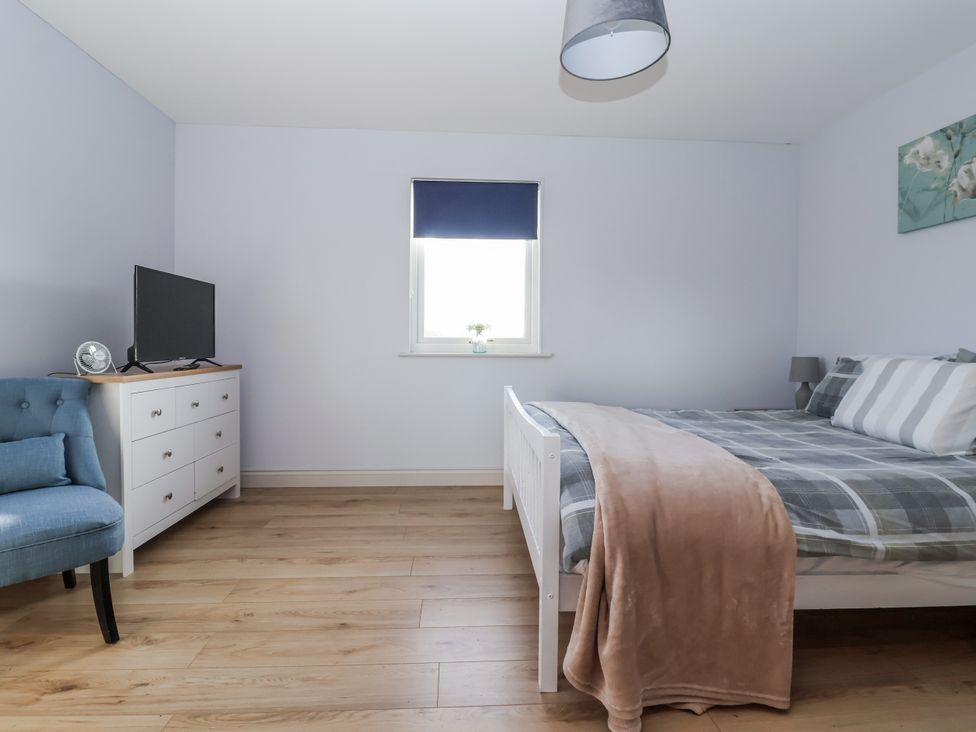 A bedroom with a bed and television at Fleetwood in Richmond