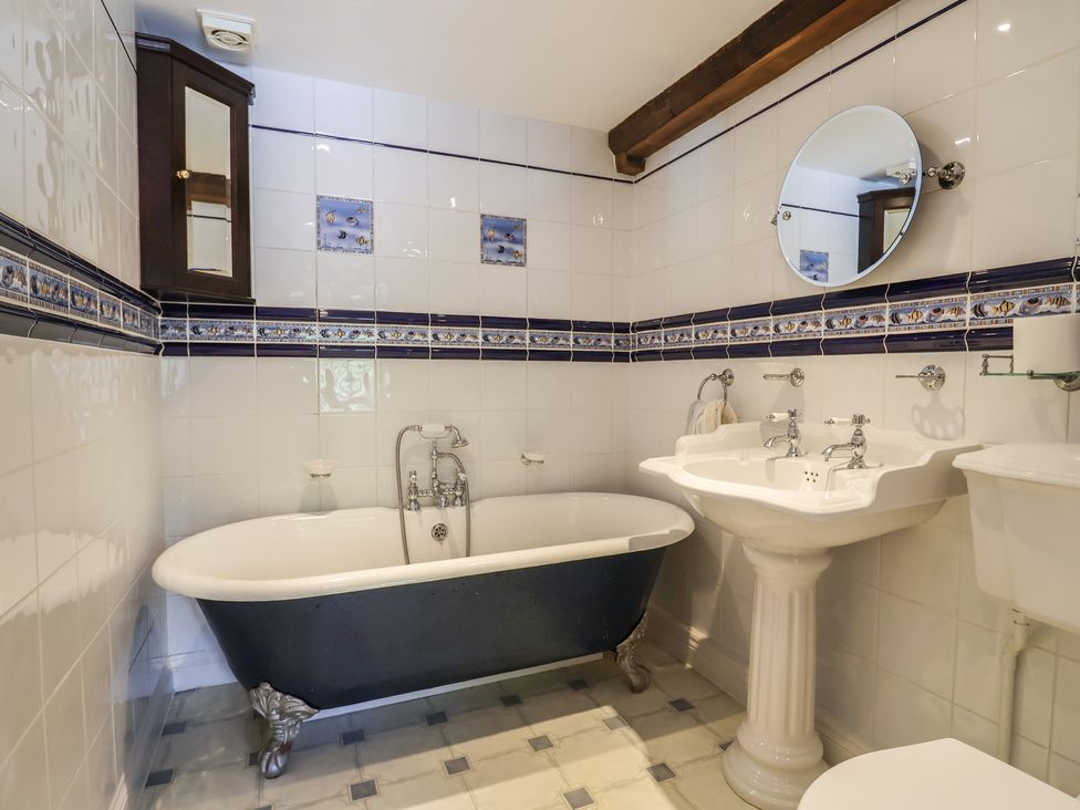 A bathroom featuring a bathtub, sink, and toilet at Ellishayes Farm in Combe Raleigh