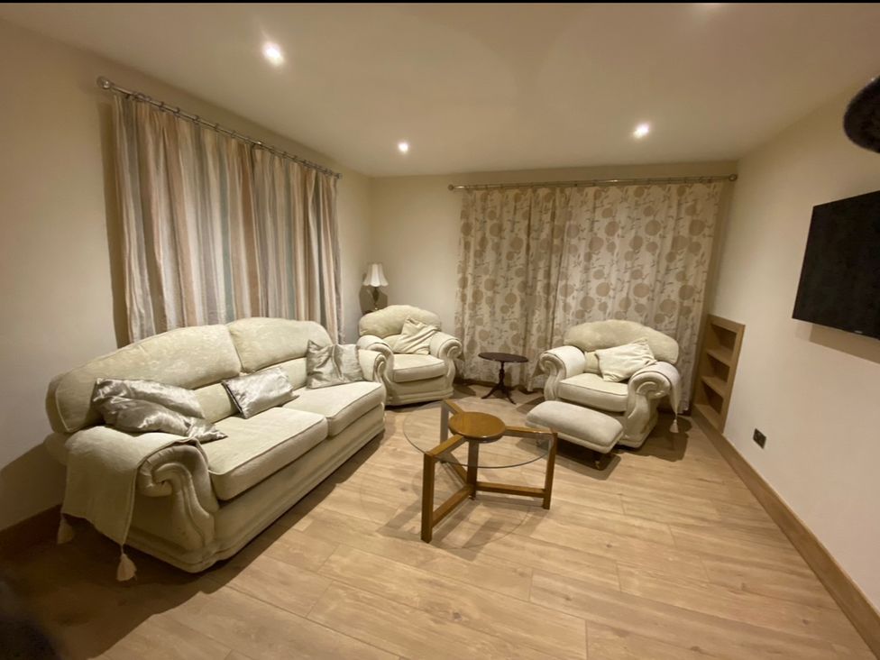 A living room with a sofa and armchairs at The Annex at Meeks Park in Alloa