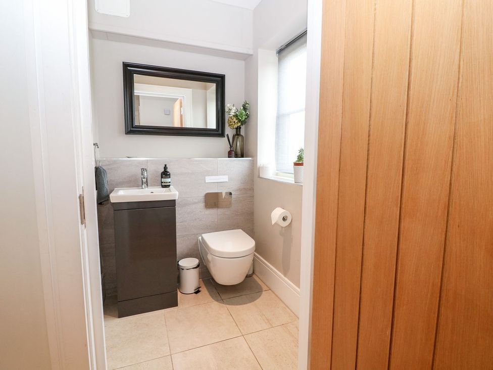A bathroom with a sink and toilet at East View in Cheltenham