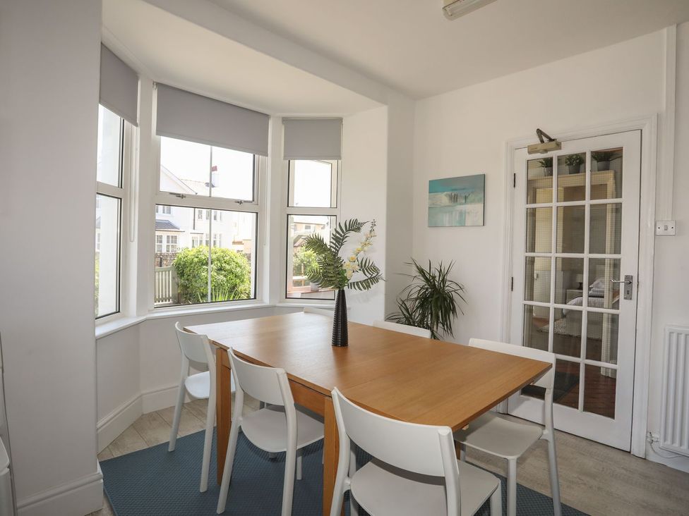A dining room with a table and chairs at Angorfa Apartment in Abersoch