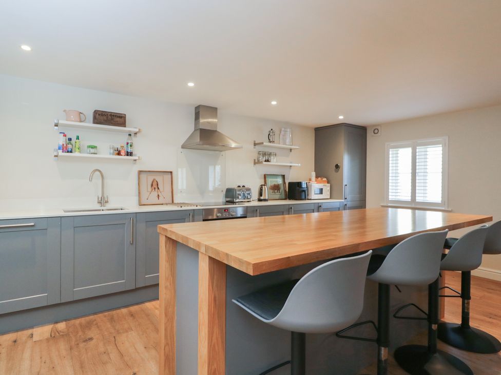 A kitchen with an island and appliances at Flat 6
