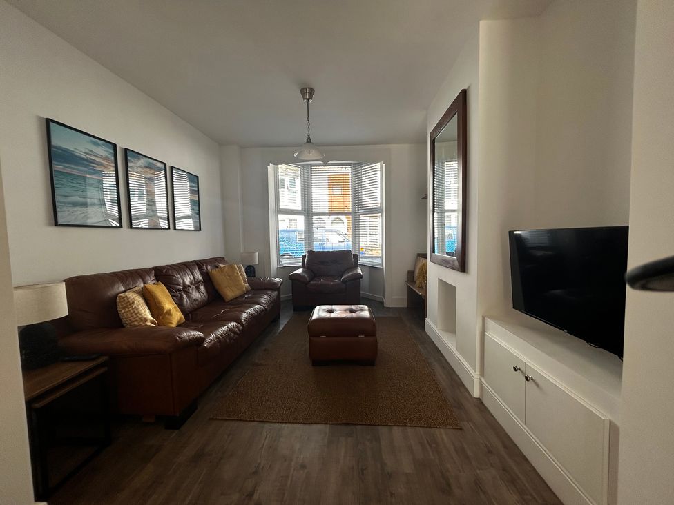 A living room with a sofa and armchairs at The Weymouth House in Weymouth