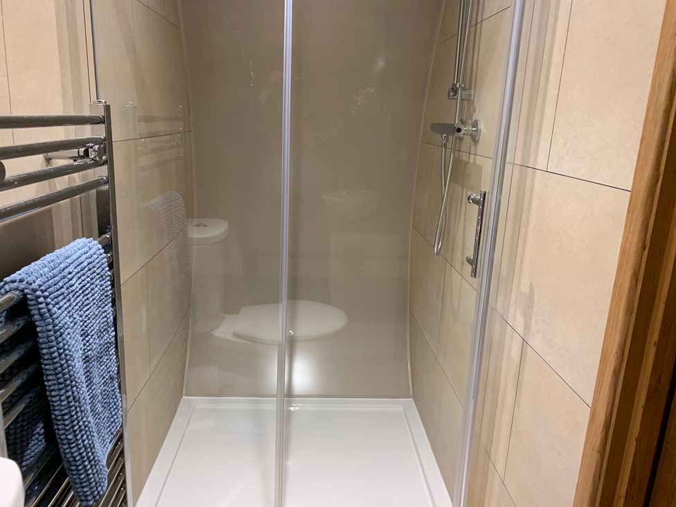 A shower and toilet in a bathroom at Cosy Escape in Sheerness
