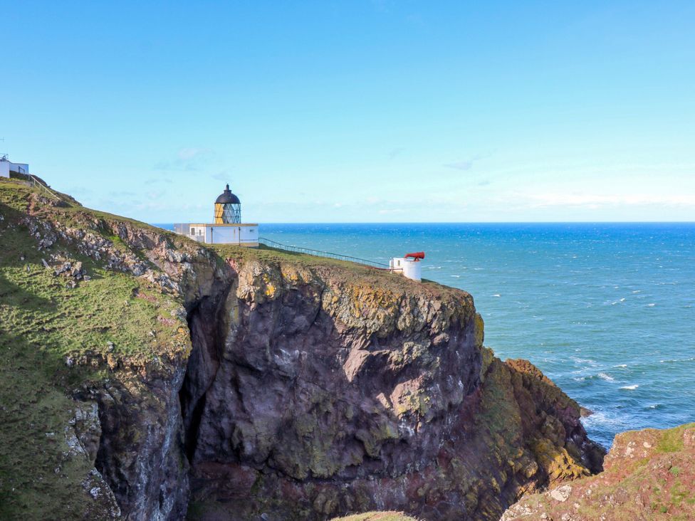 A lighthouse on a cliff overlooking the ocean at The Lighthouse Retreat St Abbs