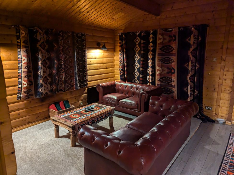 A living room with a sofa and coffee table at Pineshadow Lodge in Louth
