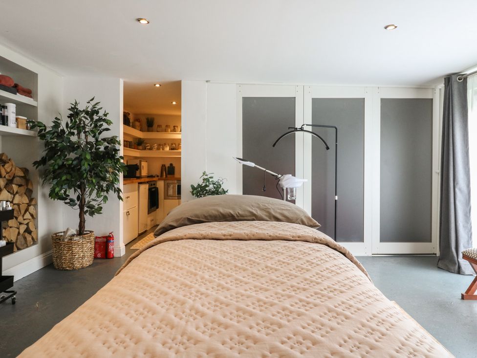 A bedroom featuring a bed and kitchenette at Denmark House in Chatham, Kent