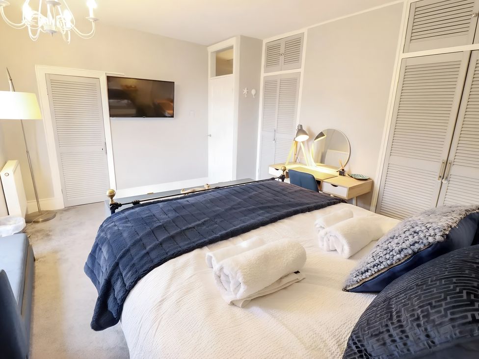 A bedroom with a bed and television at Love Lane Villa, Lincoln