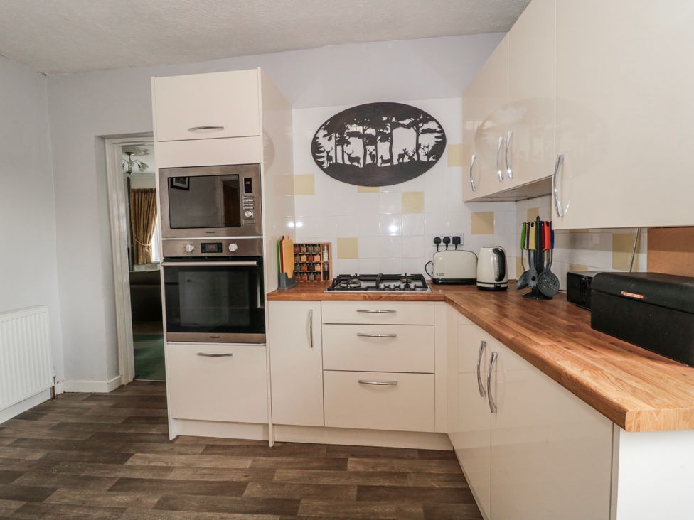A kitchen with an oven and a gas stove at The Flat House in Taunton