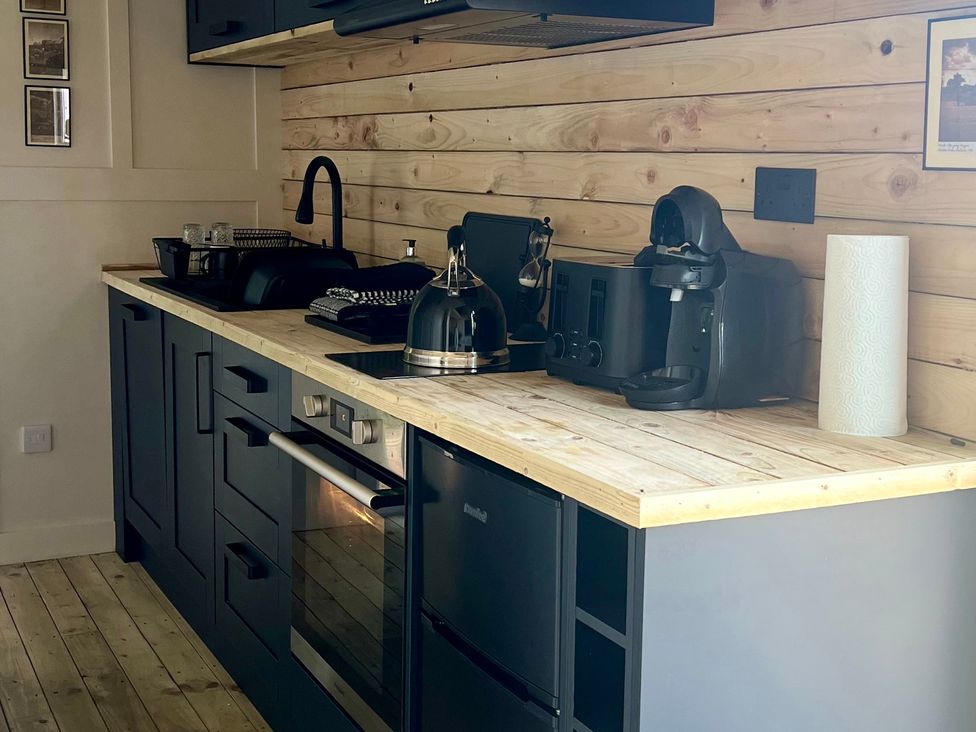 A kitchen with appliances on the counter at Rustwood Manor in Minety