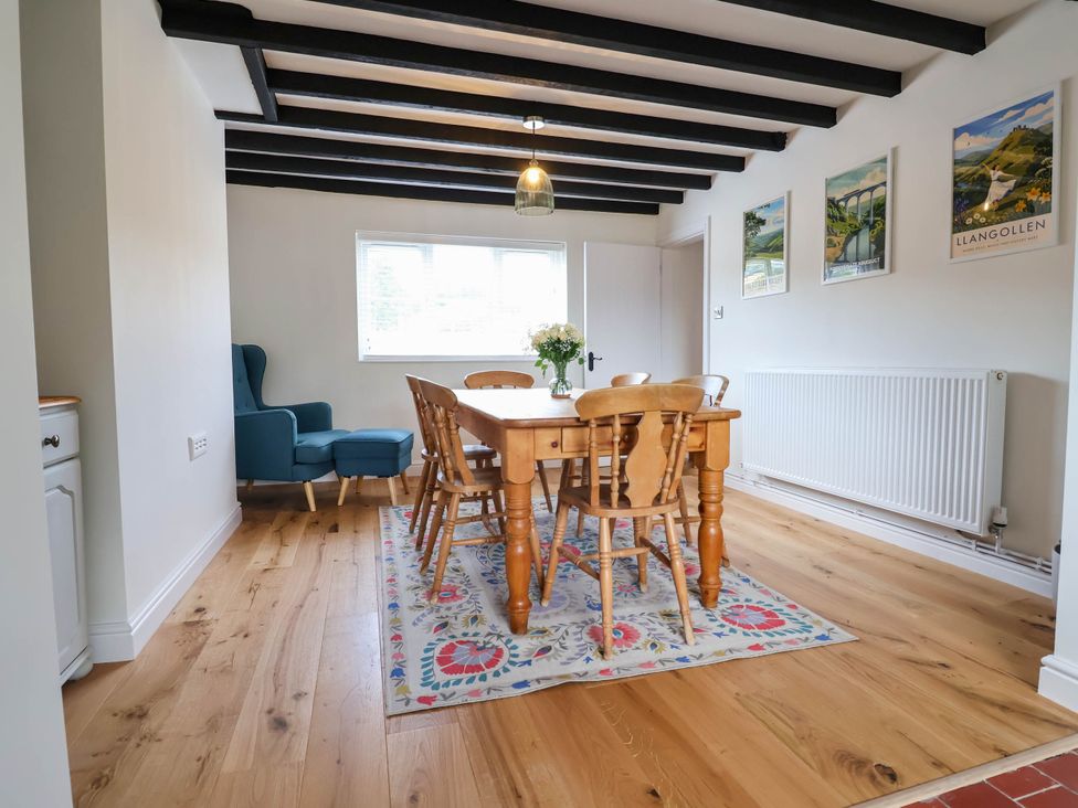 A dining room with a table and chairs at Araelfa in Llangollen