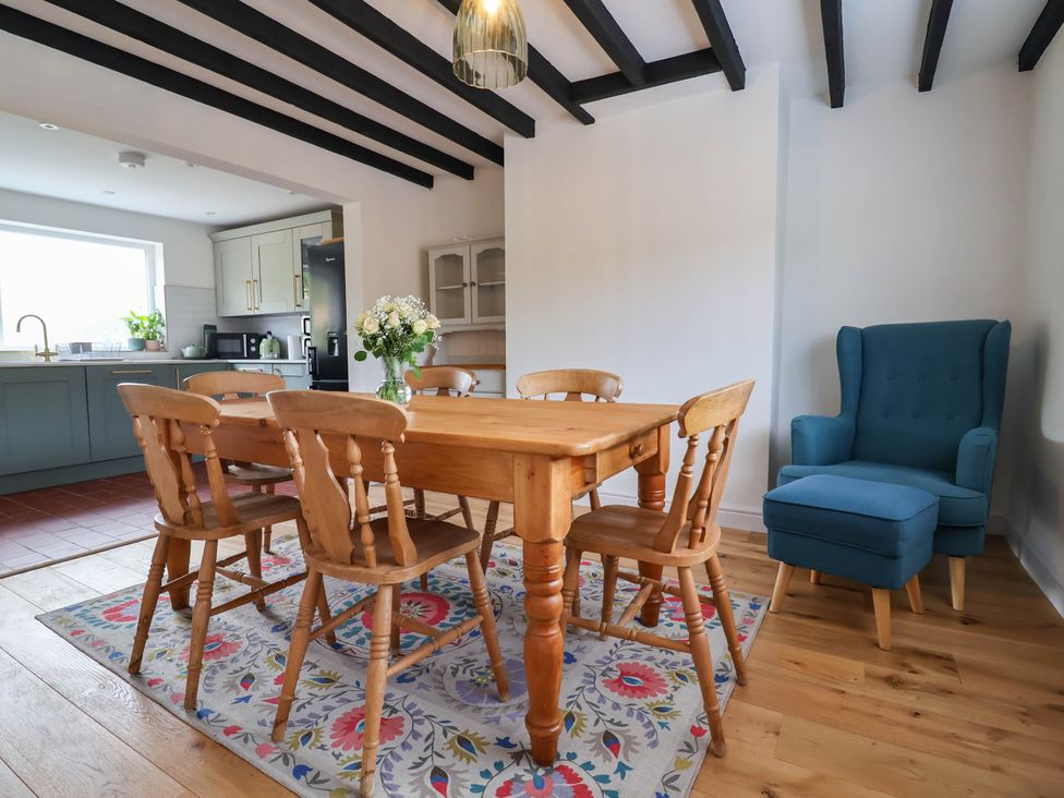 A dining room with a table and chairs at Araelfa in Llangollen