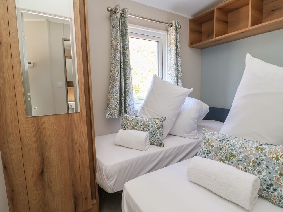 A bedroom with two beds and a mirror at No.20 - The Oaks Delamere