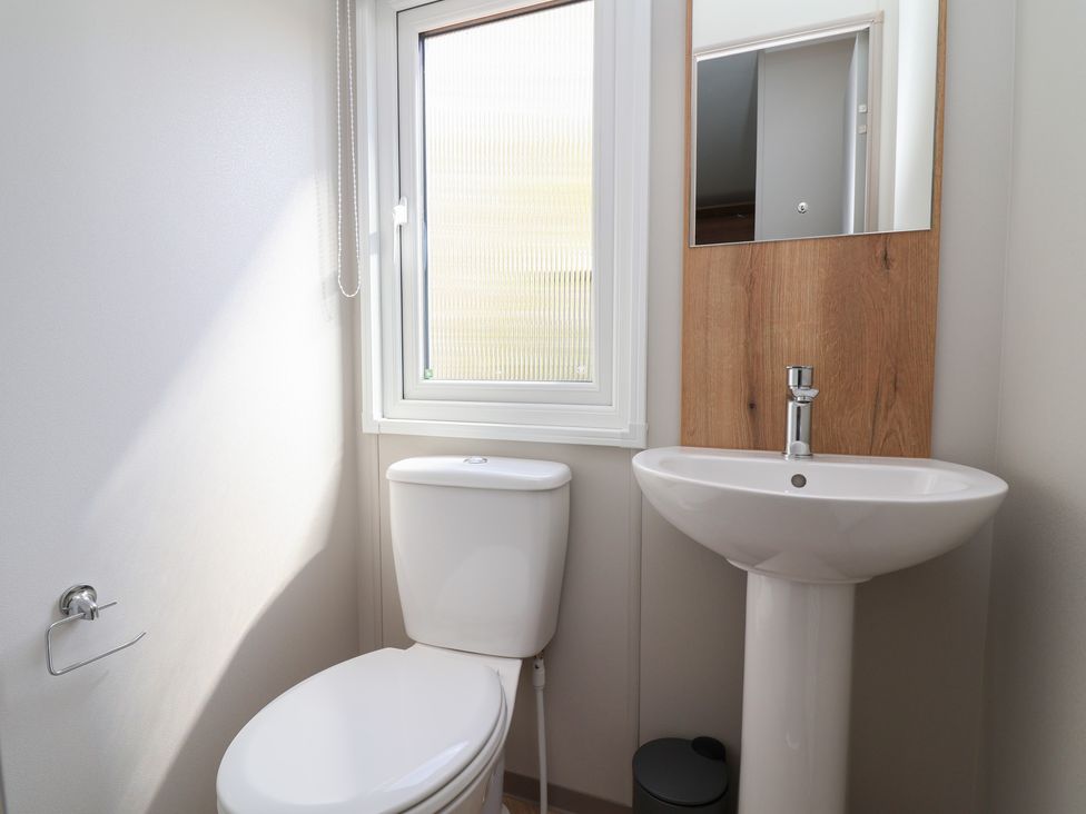 A bathroom with a sink and toilet at No.20 - The Oaks in Delamere