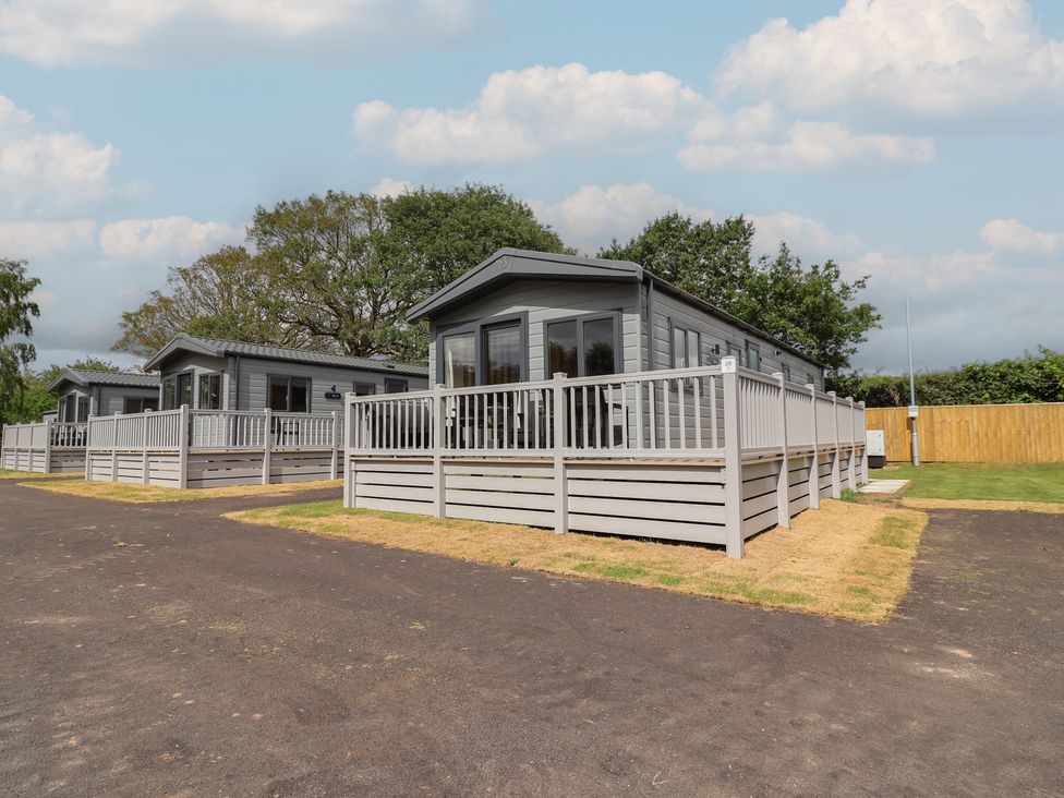 A view of cabins with decking in an outdoor area at The Oaks 2 Bedrooms Delamere
