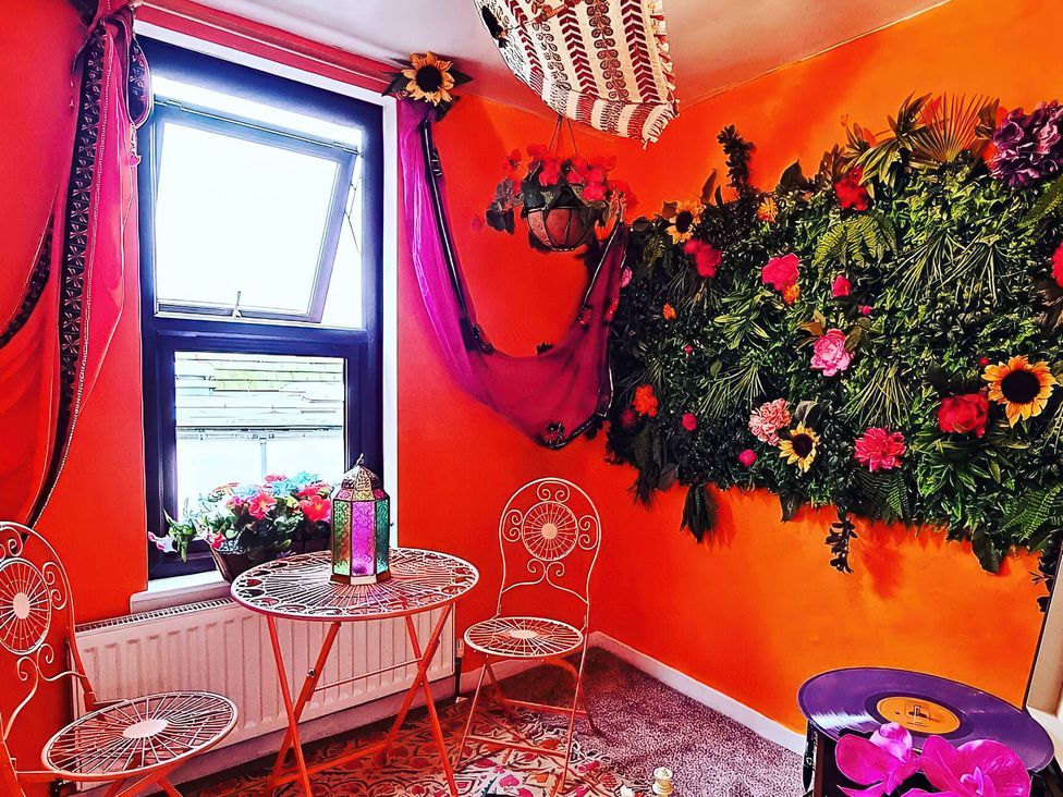 A sitting area with chairs and a table at Frida's Cottage in Whitby