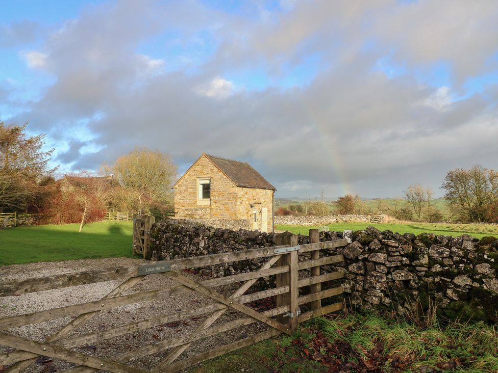 A building near a wooden gate and stone wall at Little Barn in Leek