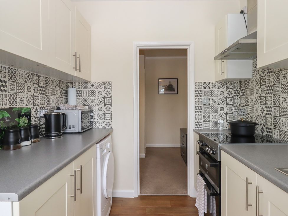 A kitchen with appliances and countertop at Petitor Mews